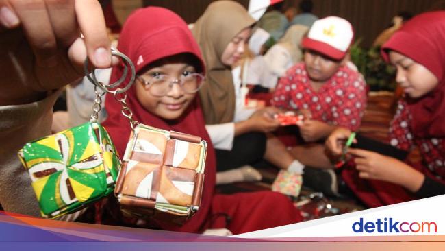 Puluhan Pelajar Belajar Daur Ulang Sampah Jadi Produk yang Bisa Dijual