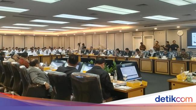 Menteri Imipas Copot 71 Pegawai Imigrasi Soetta Buntut Pungli WN China