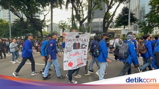 Mahasiswa Demonstran 'Indonesia Gelap' Tiba di Patung Kuda Sore Ini