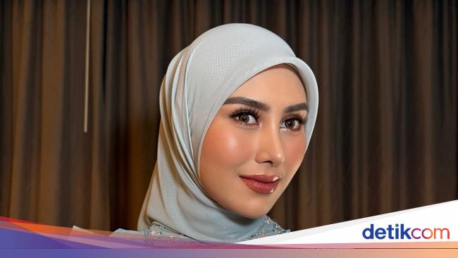 Jadi Istri Bupati, Syahnaz Vakum Sementara dari Dunia Hiburan