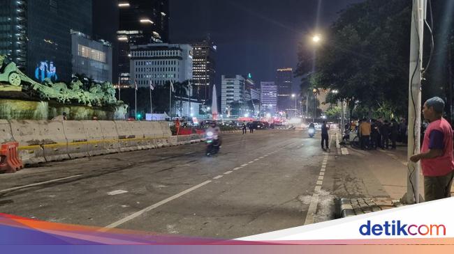 Massa ‘Indonesia Gelap’ Bubar, Jalan Medan Merdeka Barat Kembali Normal