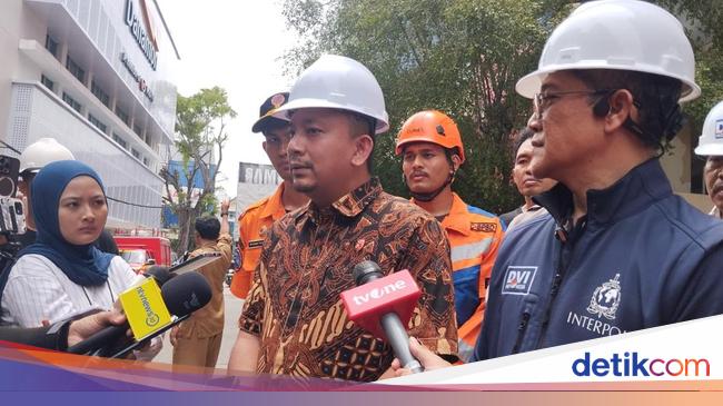 Polisi Olah TKP Kebakaran Glodok Plaza Usai Proses Pembersihan