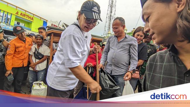 Nyapu di Pasar Dugderan, Walkot Semarang Tak Retret Ikut Arahan Megawati