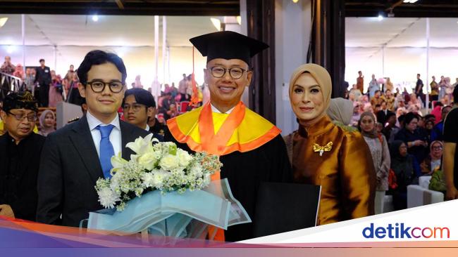 Eddy Soeparno Tamat Doktor di UI, Raih Gelar Cumlaude dalam 3,5 Tahun