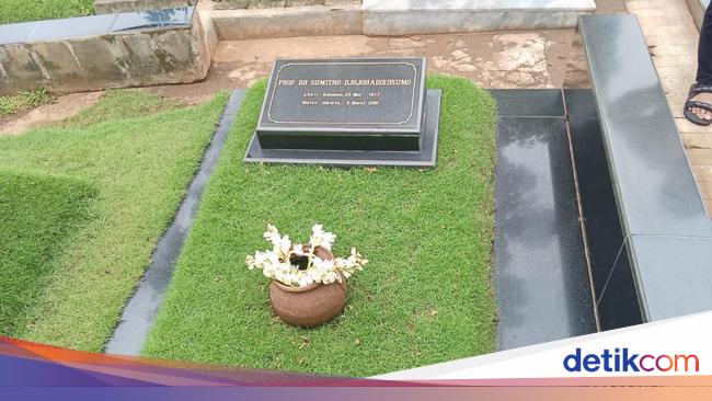 Cerita Perawat soal Makam Ayah Prabowo yang Tak Pernah Sepi Peziarah