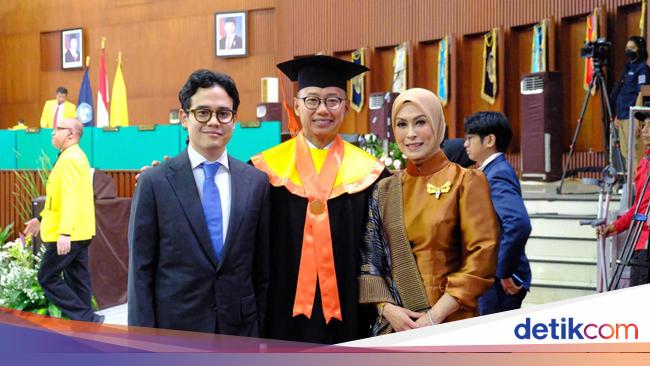 Eddy Soeparno Raih Cumlaude Doktoral UI, Angkat Tesis Transformasi PAN