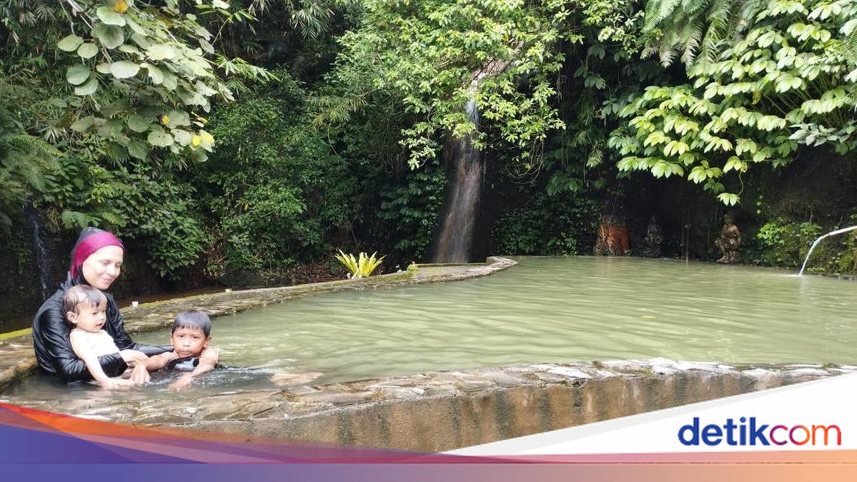 Berendam di Air Panas Angseri Bali, Konon Bisa Obati Gatal dan Rematik Berendam di Air Panas Angseri Bali, Konon Bisa Obati Gatal dan Rematik