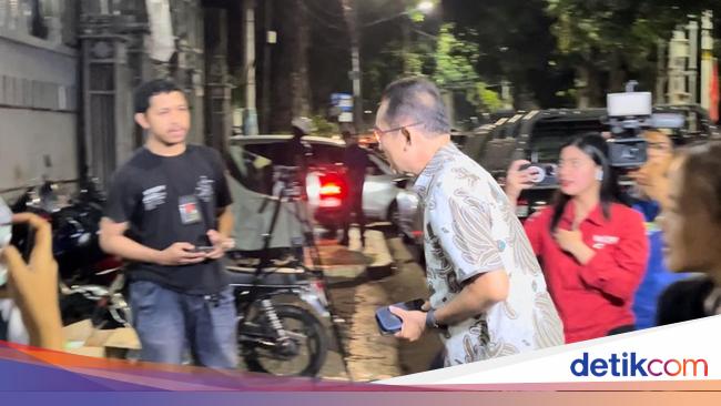 Elite PDIP Makin Ramai ke Rumah Megawati: Basarah hingga Yasonna