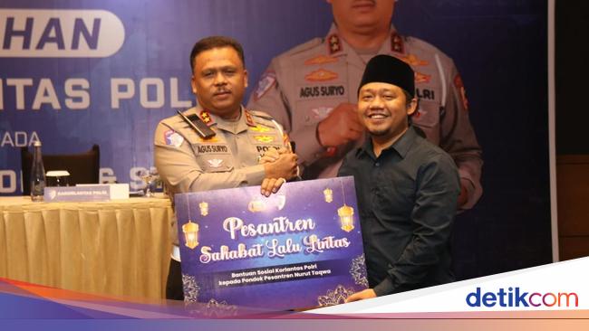 Kakorlantas Inisiasi Program Pesantren Sahabat Lalu Lintas, Disambut Positif Ulama-Santri