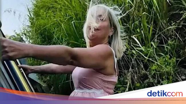 Tourists Die for Selfie