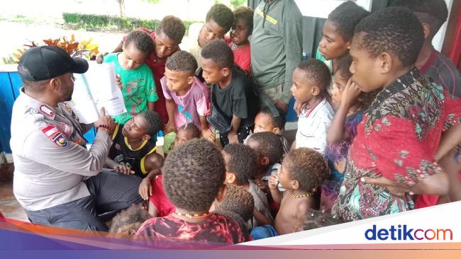 Pengabdian Bripka Batias di Keerom: Ajarkan Anak-anak Membaca hingga Bina Petani