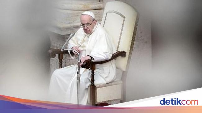 Doa Kesembuhan Bagi Paus Fransiskus yang Masih Kritis di RS