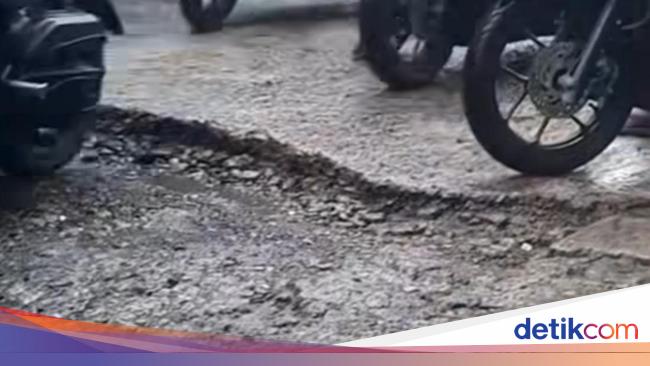 Jalan Stasiun Citayam Rusak, Pemkot Akan Cek Meski Anggaran Kena Efisiensi