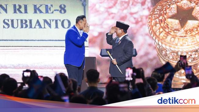 Di Penutupan Kongres Demokrat, AHY Serahkan Tongkat Komando ke Prabowo