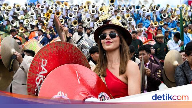 Ribuan Musisi Semarakkan Pembukaan Karnaval Bolivia