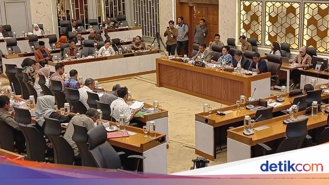 Daftar 28 perusahaan yang izinnya dicabut oleh pemerintah