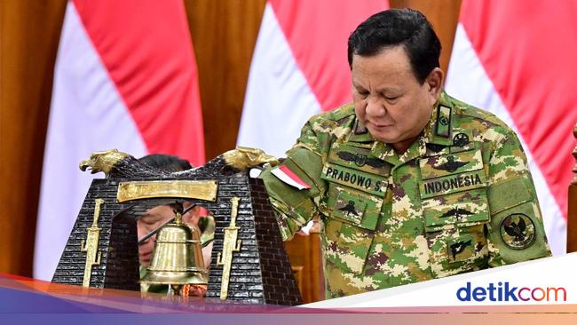 Hujan-hujanan, Taruna Ikut Parade Senja Dapat Hadiah Libur dari Prabowo