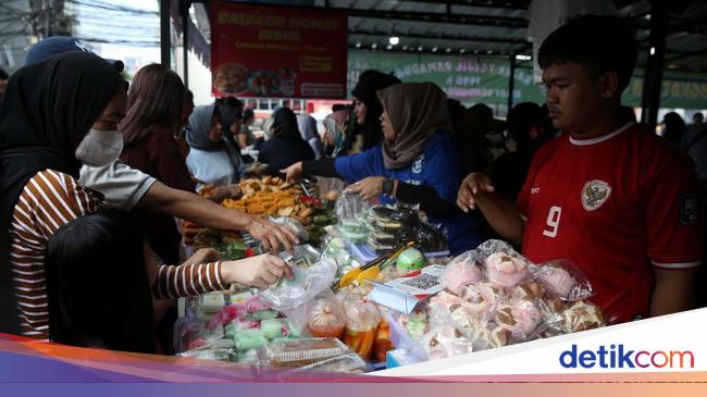 Ramai 'War Takjil' Saat Ramadan, Ini Arti Takjil Sebenarnya