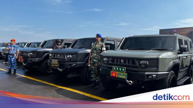 Menhan Serahkan 700 Unit Maung Jenis Tangguh hingga Komando untuk TNI-Polri