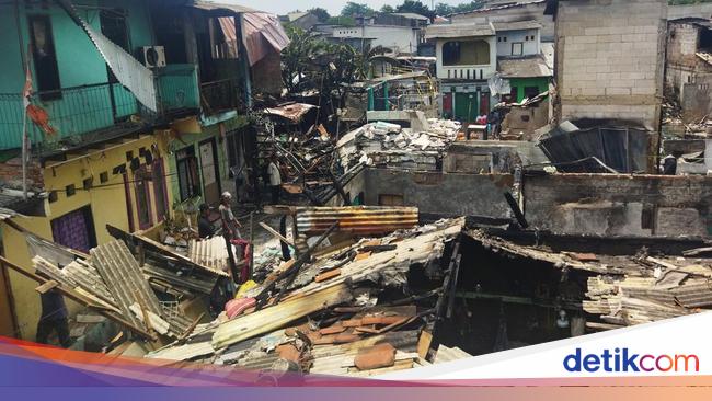 Kebakaran Duren Sawit Jaktim Hanguskan 25 Rumah, 28 KK Terdampak