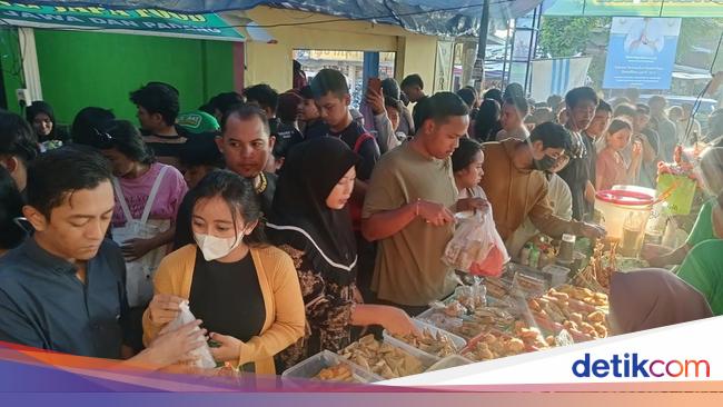 Saat Warga Non Muslim &amp; Bule-bule Ikutan War Takjil di Bali