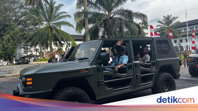 Antusias Warga Bandung Jajal Kendaraan Khusus Maung MV3 Milik Kemhan