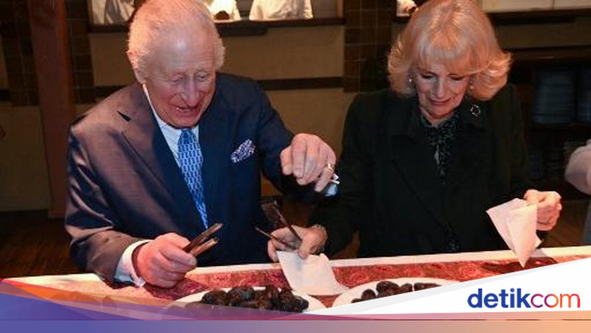 Saat Raja Charles Packing Kurma dan Nasi Biryani buat Umat Muslim di London