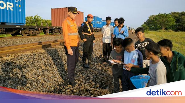 KAI Wanti-wanti Warga Tidak Ngabuburit di Jalur Kereta Api