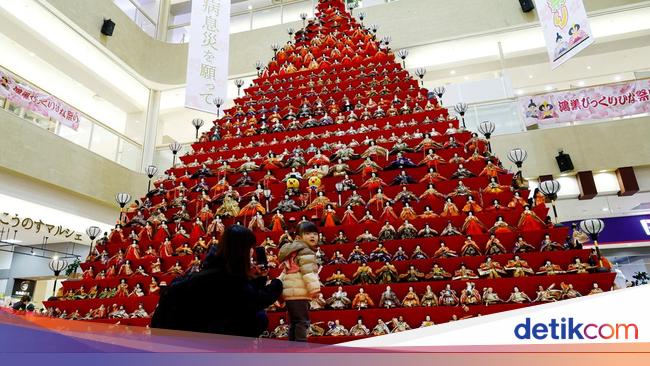 Ribuan Boneka Tradisional Jepang Sambut Perayaan Hinamatsuri