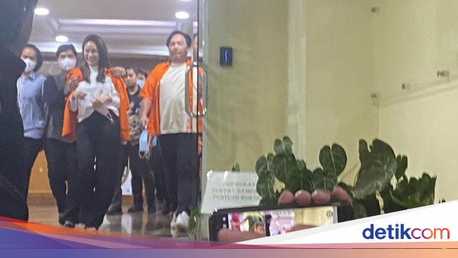 Nikita Mirzani dan Asistennya Ditahan, Terlibat Kasus Pemerasan Bos Skincare Rp 4 Miliar