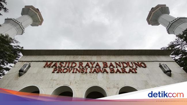 Kondisi Memprihatinkan Masjid Raya Bandung Terungkap Saat Hujan Deras