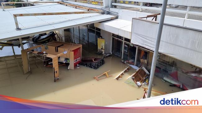 Pedagang Cerita Detik-detik Mal Mega Bekasi Diterjang Banjir: Tanggul Jebol