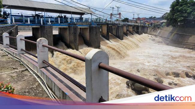 Bendung Katulampa Bogor Siaga 4 Siang Ini, Tinggi Air 50 Cm