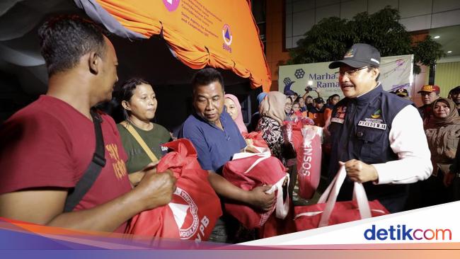 Kolaborasi Tangani Banjir, Mensos: Kita Cukupi Kebutuhan di Pengungsian