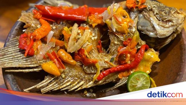 Tapak Djati: Istimewa! Pecak Gurame dan Garang Asem Sedap di Resto Joglo