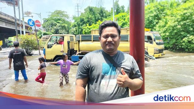 Gagal Ngantor, Pria Ini Akhirnya Live Tiktok Bagikan Info Banjir Di Jakbar