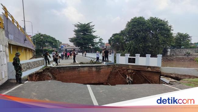 Before-After Jalan Jembatan Kemang Pratama Ambles Diterjang Banjir Bekasi