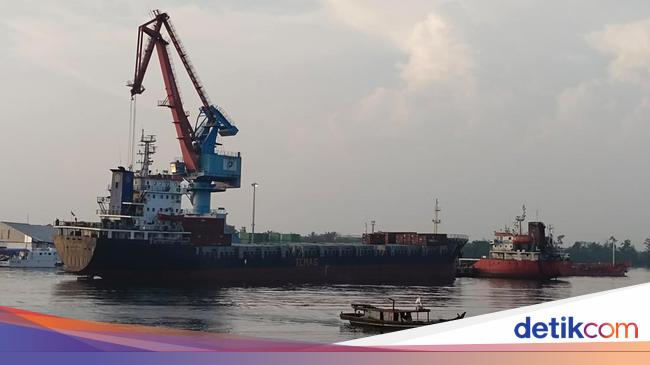 Pelindo Keruk Alur Pelayaran Pelabuhan Bengkulu