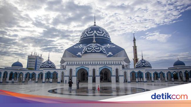 Potret Kemegahan Masjid Agung Raja Hamidah Batam
