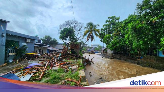 6 Fakta Banjir dan Longsor Sukabumi: Ibu-Anak Tewas, Mobil Terseret