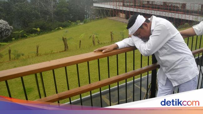 Ini Alasan Dedi Mulyadi Menangis Saat Tertibkan Tempat Wisata di Puncak