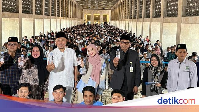 Le Minerale Gandeng Zaskia Sungkar Buka Puasa Bersama di Masjid Istiqlal