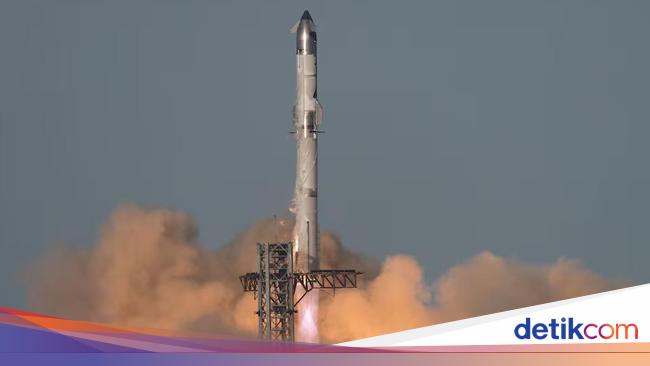 Pesawat SpaceX Meledak di Luar Angkasa, Picu Hujan Puing di Karibia