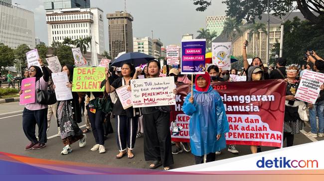 6 Tuntutan Massa Aksi di Patung Kuda Peringati Hari Perempuan Sedunia