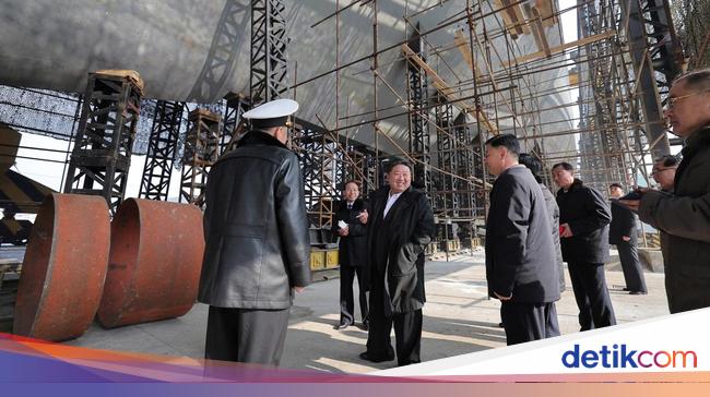 Kim Jong Un Pantau Proyek Kapal Selam Nuklir, Kuatkan Angkatan Laut Hadapi Tekanan AS