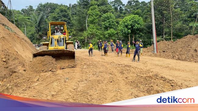 Sempat Tertutup Longsor, Akses Wisata Negeri di Atas Awan Lebak Dibuka Lagi