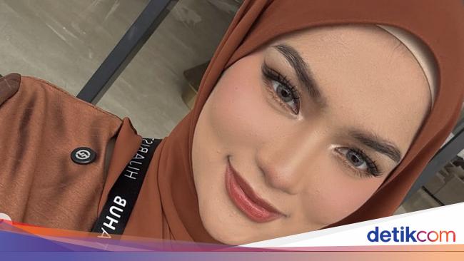 Pesona Davina Karamoy Saat Makan Enak di Resto Mewah