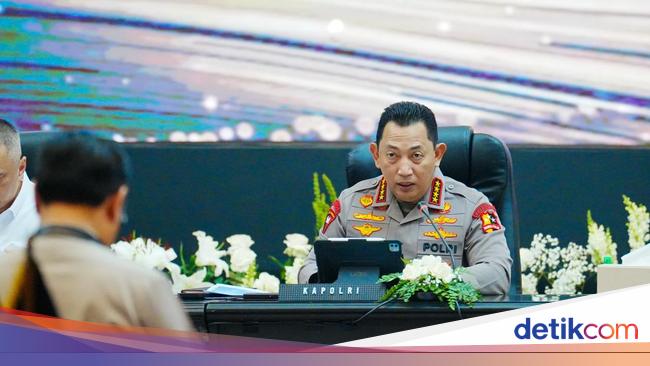 Seskab Teddy Bantah Isu Liar Kapolri Akan Diganti