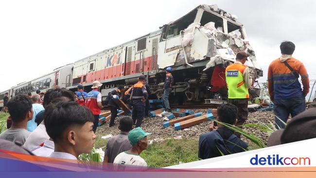 Kondisi KA Kertanegara Usai Tabrak Truk di Kediri