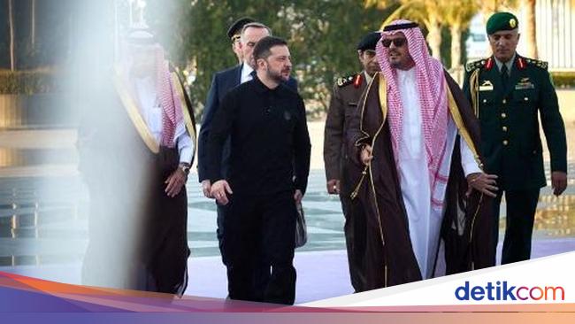 Zelensky Arrives in Jeddah for Crucial Ukraine-US Negotiations Ahead of Talks